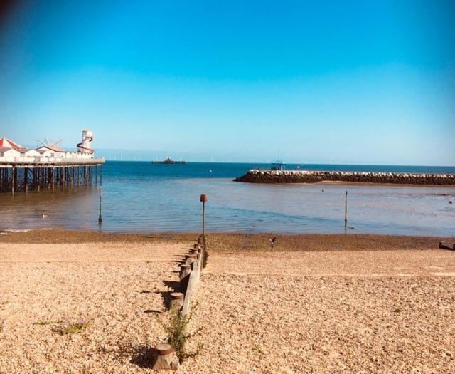 Seaside Villa On Secluded Green Herne Bay Exteriér fotografie